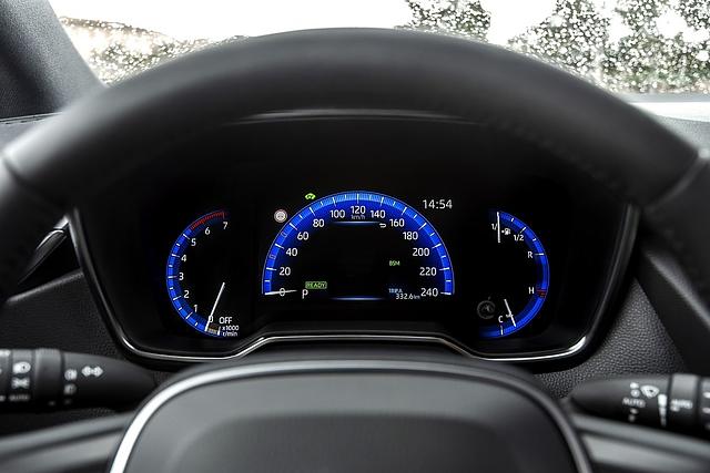 Toyota Corolla TS 1.8 Hybrid - analoge Instrumente