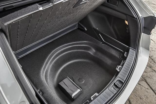 Toyota Corolla TS 1.8 Hybrid - viel Platz unter dem Laderaum