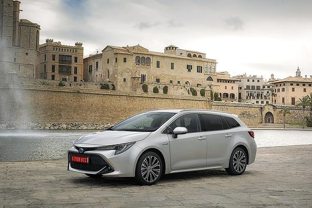 Toyota Corolla Touring Sports 1.8 Hybrid - 1,4 Tonnen schwer