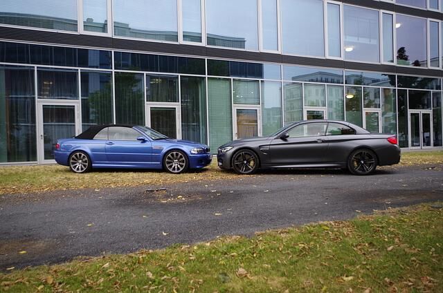 Die Cabrio-Mode hat sich in den letzten zwei Jahrzehnten verändert: Trug das BMW M3 Cabrio aus den Anfängen der 2000er-Jahre noch Stoffdach, klappt der aktuelle M4 für den Frischluftfaktor sein...