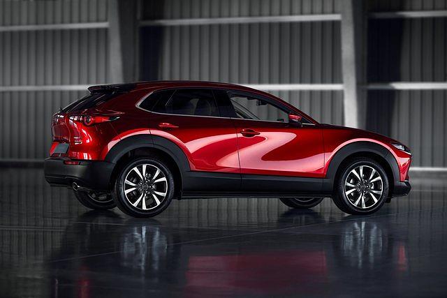 Auch optisch orientiert sich das Kompakt-SUV am neuen, fließenden Design des Mazda3