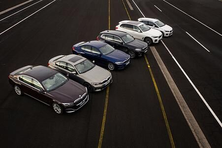 BMW Plug-in-Hybride - Neues mit Steckdosen-Anschluss