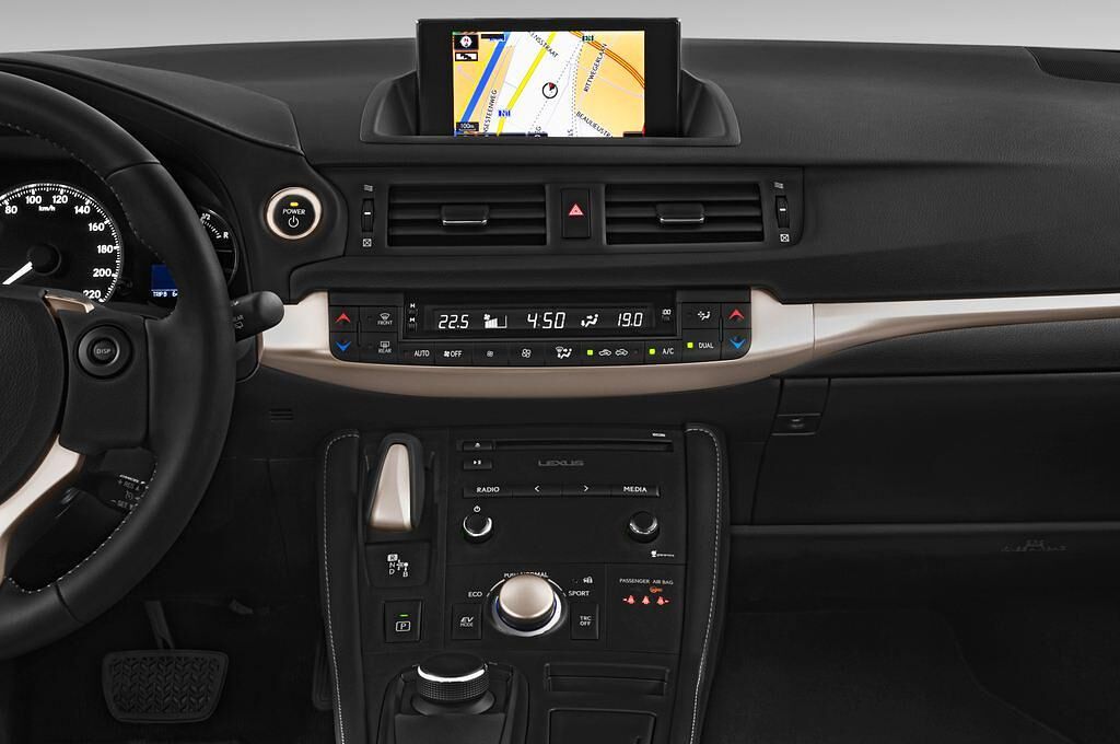 Lexus CT (Baujahr 2015) Executive Line 5 Türen Mittelkonsole