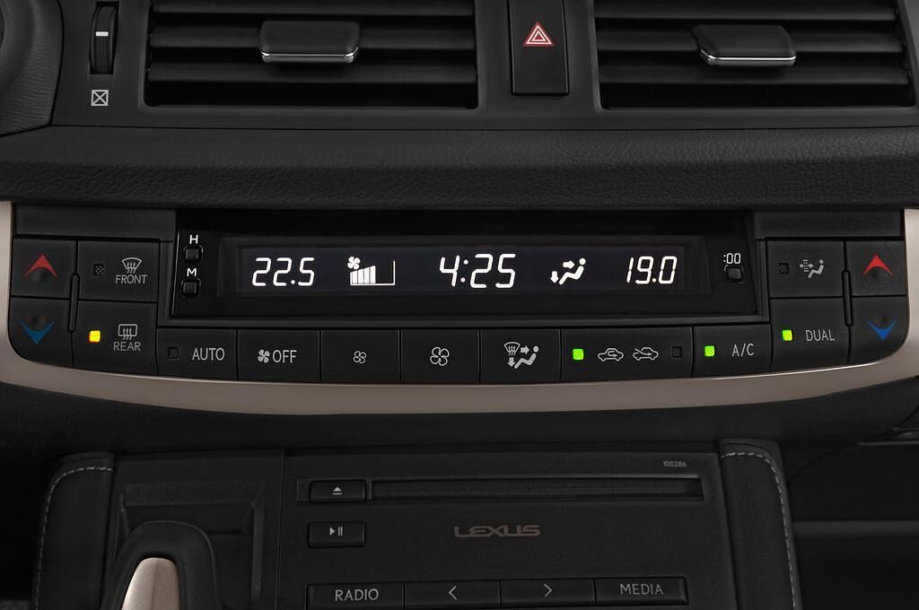 Lexus CT (Baujahr 2015) Executive Line 5 Türen Temperatur und Klimaanlage
