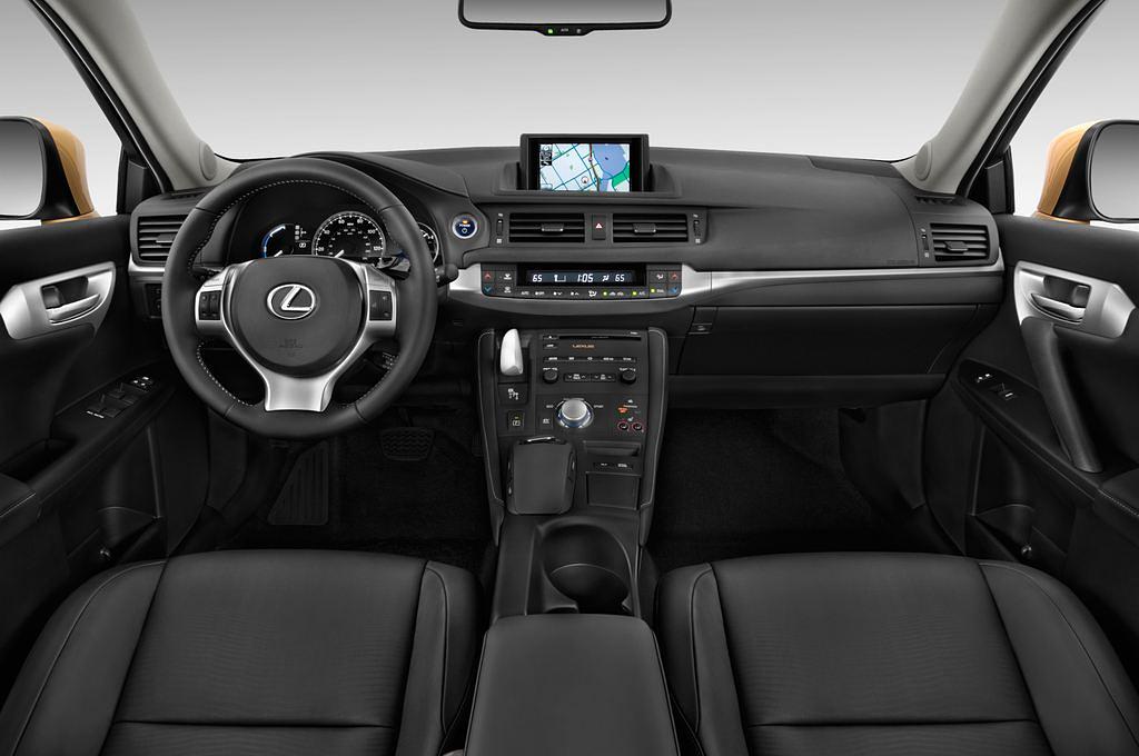 Lexus CT 200H (Baujahr 2011) Executive Line 5 Türen Cockpit und Innenraum