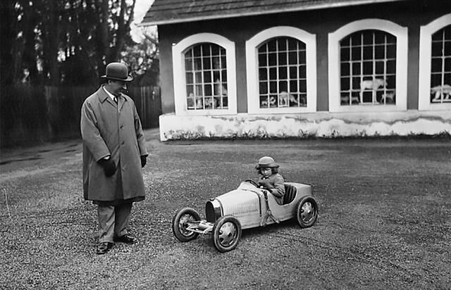 Das Original wurde für Ettore Bugattis jüngsten Sohn Roland entworfen, der es zum vierten Geburtstag bekam