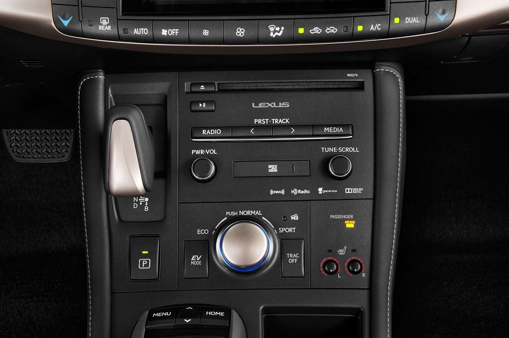 Lexus CT 200H (Baujahr 2014) Luxury Line 5 Türen Radio und Infotainmentsystem