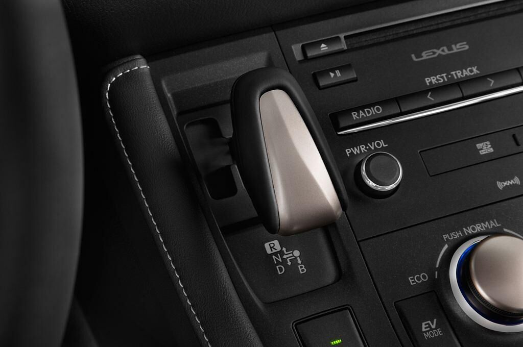 Lexus CT 200H (Baujahr 2014) Luxury Line 5 Türen Schalthebel