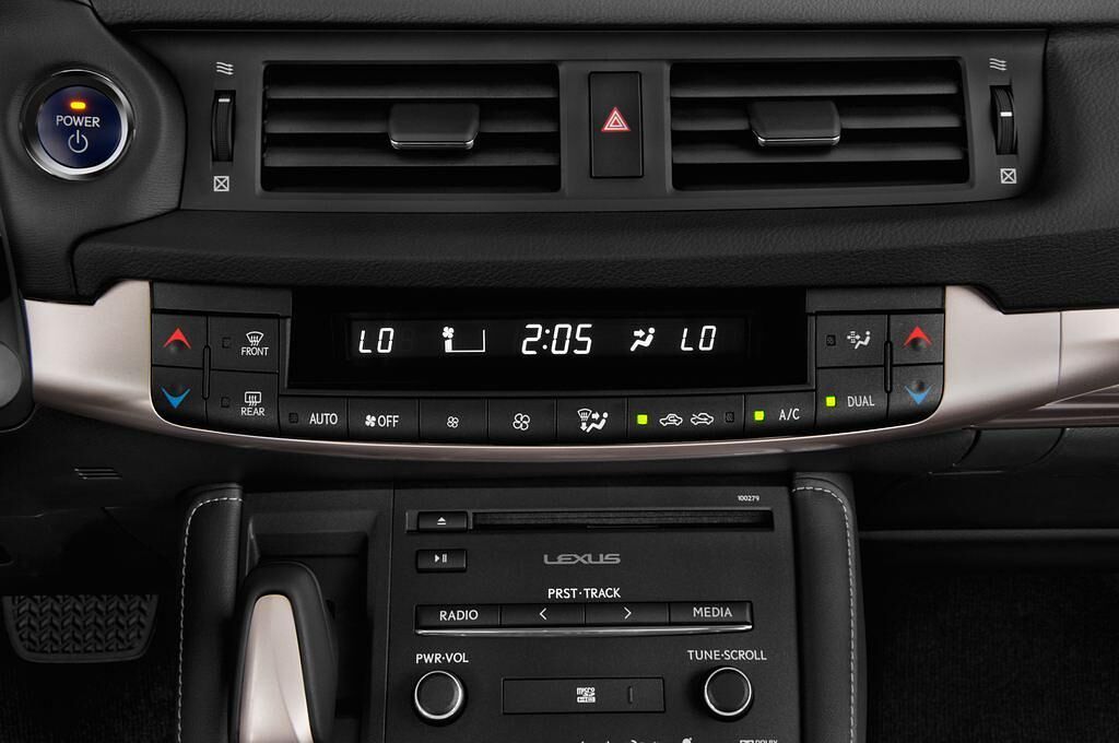 Lexus CT 200H (Baujahr 2014) Luxury Line 5 Türen Temperatur und Klimaanlage