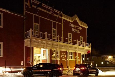 In der Goldrauschstadt Dawson leben heute noch etwa 1000 Menschen. Die meisten vom Geschäft mit den Touristen, von denen allerdings kaum jemand während der eisigen Wintermonate kommt.