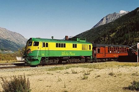 Die Goldsucher kamen zu Fuß über den White Pass. Später wurde eine Eisenbahnbahnlinie gebaut, die ihren Betrieb aber längst wieder eingestellt hat. Quelle: www.yukonwide.com