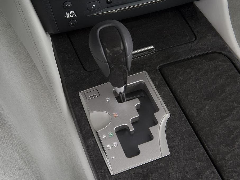 Lexus GS (Baujahr 2010) 350 4 Türen Schalthebel
