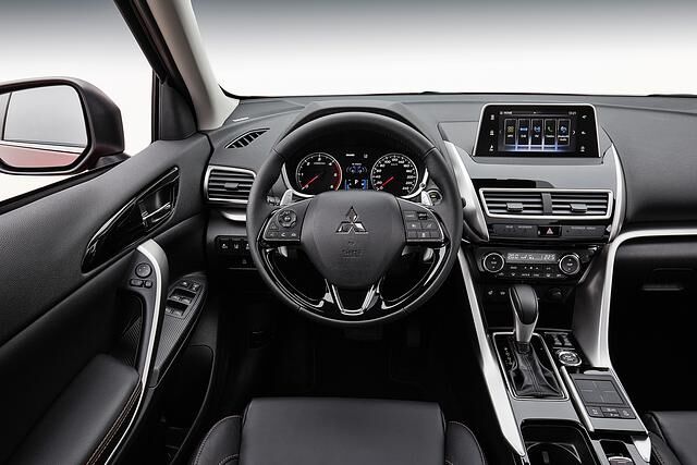 Aufgeräumt und modern: Der Arbeitsplatz im Mitsubishi Eclipse Cross