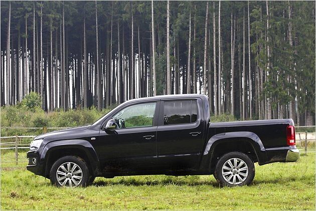 Mitsamt der Doppelkabine streckt sich der Amarok auf mächtige 5,25 Meter