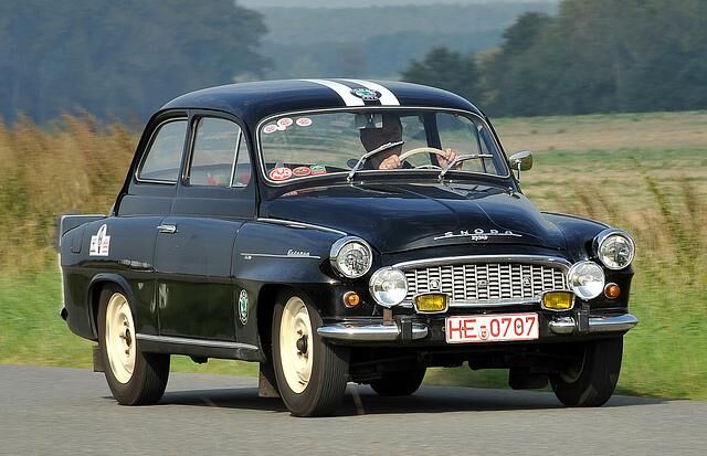 Den Octavia gab es auch in sportlicher TS-Version („Touring Sport“, ab 1960), die ihre Karriere in den Jahren 1961 bis 1963 mit drei Klassensiegen bei der Rallye Monte Carlo krönte