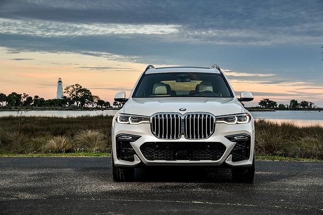BMW X7 xDrive 50i . auf Wunsch auch mit Laserlicht