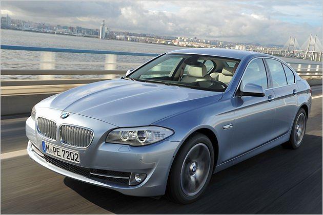 Die Lackierung "Bluewater metallic" steht exklusiv dem BMW ActiveHybrid 5 zur Verfügung