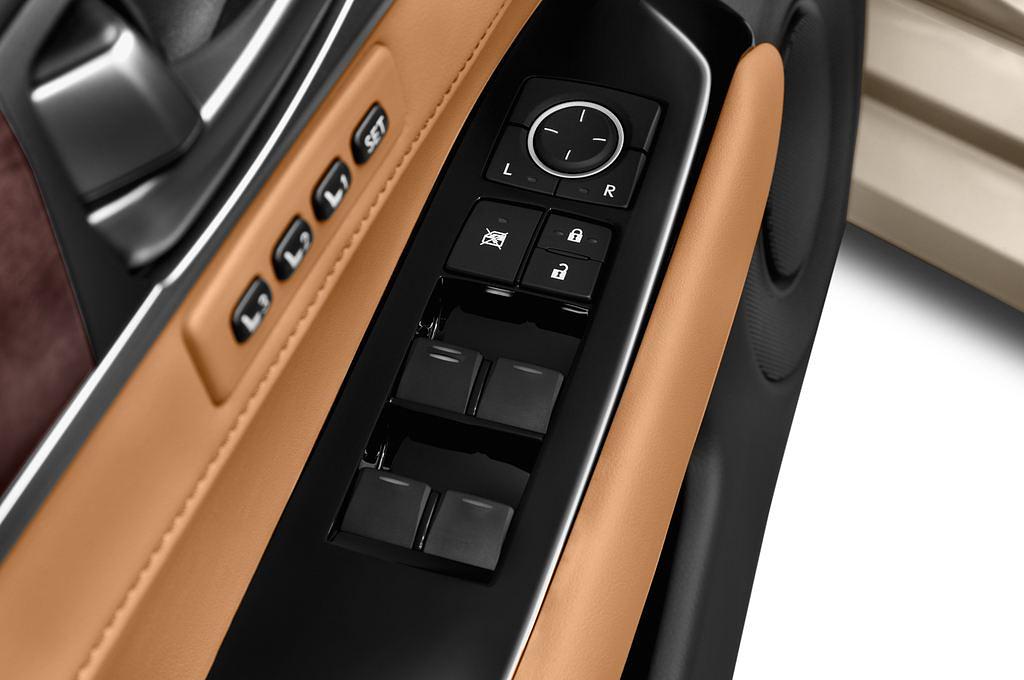 Lexus GS (Baujahr 2012) Executive Line 4 Türen Bedienungselemente Tür