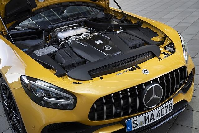 Der Mercedes AMG GT S Roadster hat 384 kW / 522 PS