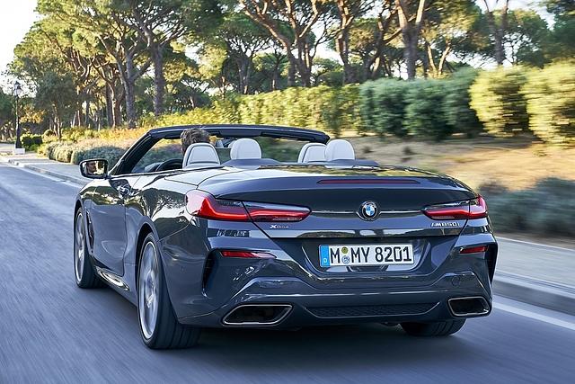 BMW M 850i Cabrio xDrive - das Heck ist breit und zeigt die Leistung ohne Scham
