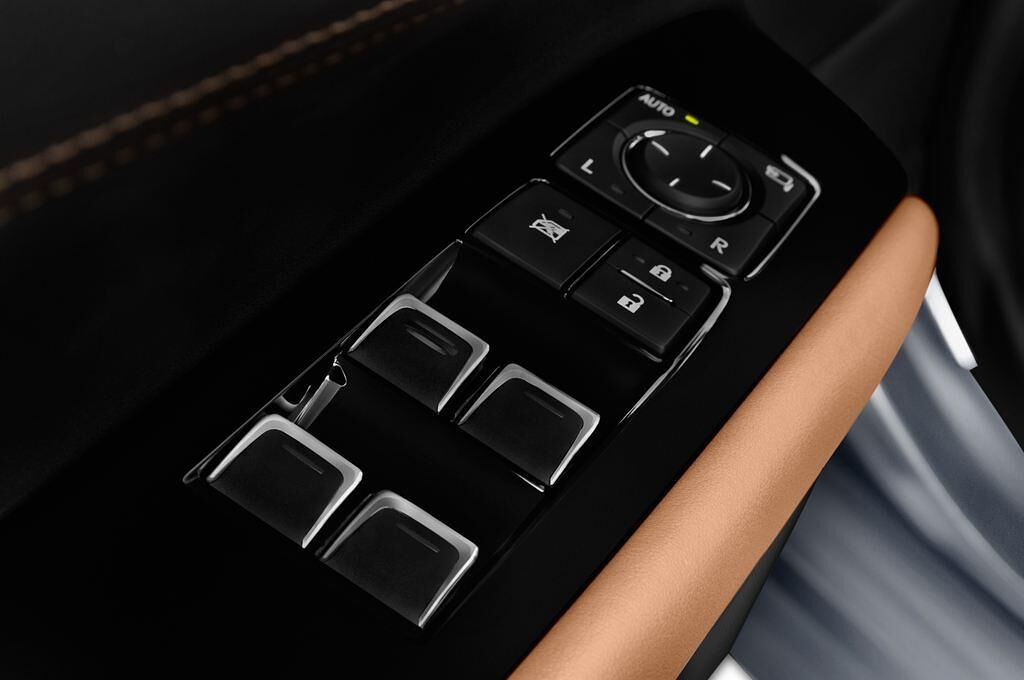 Lexus GS (Baujahr 2016) F Sport 4 Türen Bedienungselemente Tür
