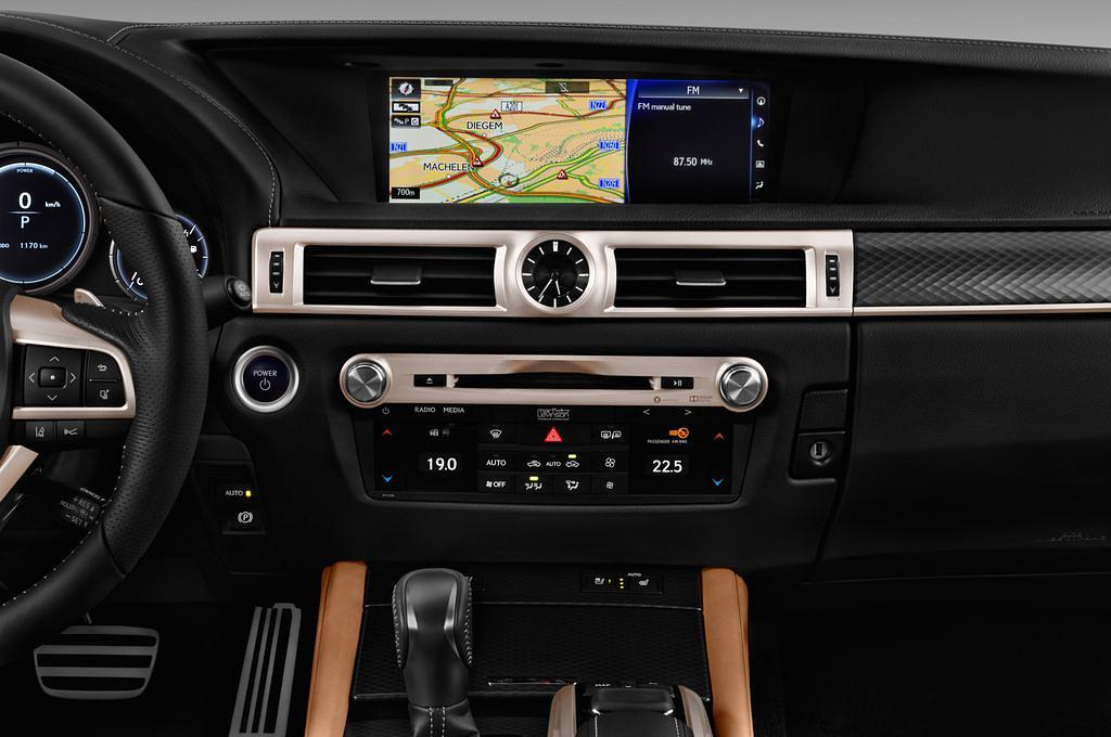Lexus GS (Baujahr 2016) F Sport 4 Türen Mittelkonsole