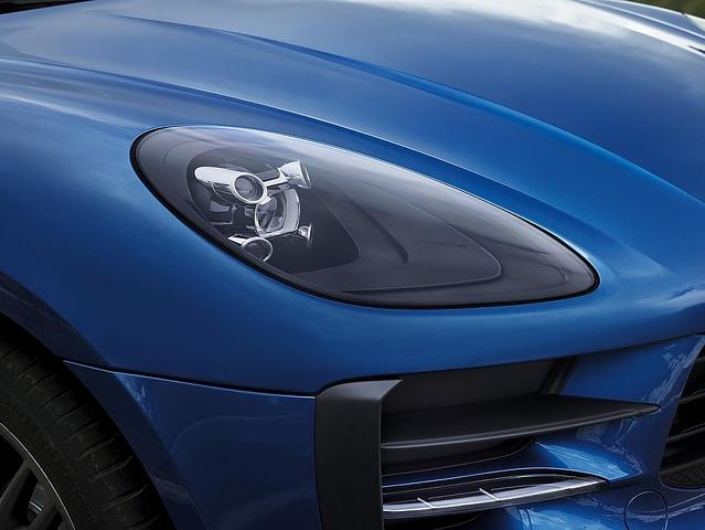 Die LED-Scheinwerfer vorne sind im Porsche Macan nun serienmäßig