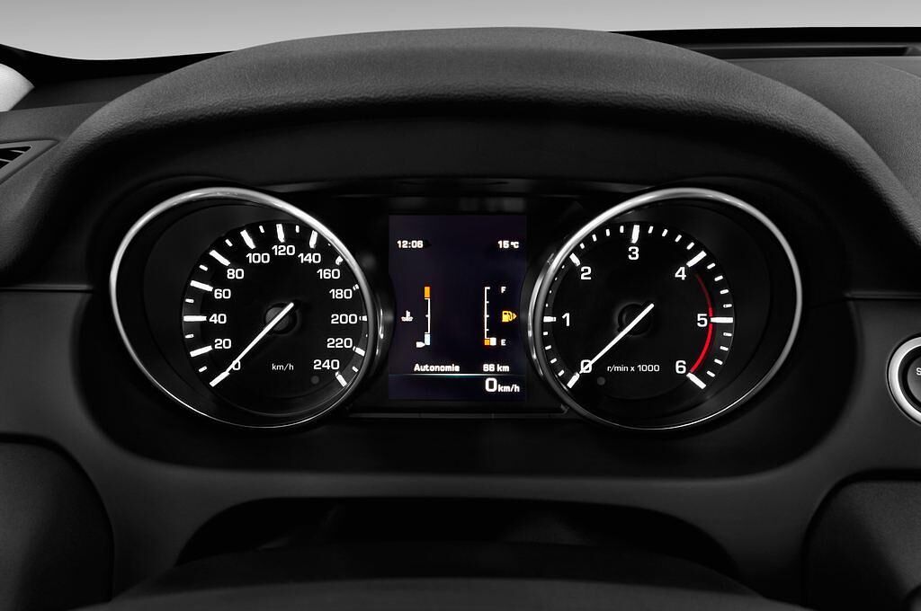 Land Rover Discovery Sport (Baujahr 2016) HSE Luxury 5 Türen Tacho und Fahrerinstrumente