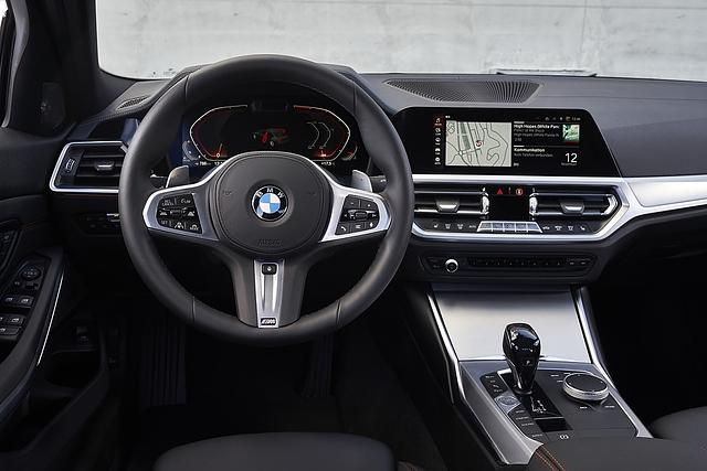 Das Cockpit des BMW 320d der Baureihe G20 / 2019