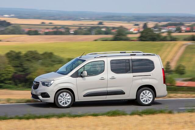 Opel bietet für den Combo zwei Einzelsitze für die dritte Reihe an (Aufpreis: 750 Euro), so dass bis zu sieben Personen im Fahrzeug Platz nehmen können