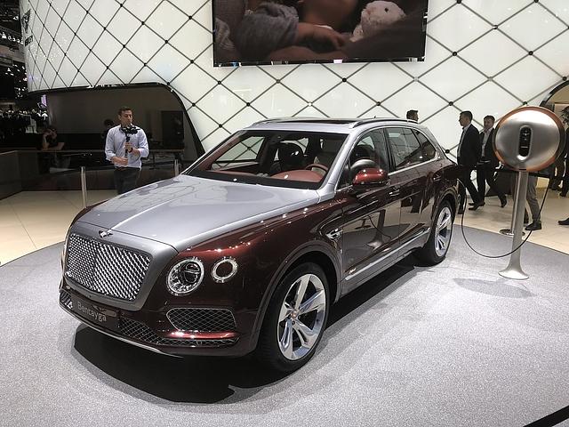 Der Bentley Bentayga Hybrid kombiniert einen V6-Benziner mit einem E-Motor