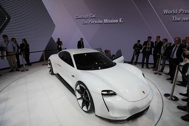 Auf den Porsche Taycan muss man wohl bis zum Ende des Jahres warten