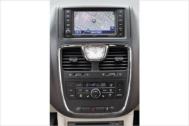 Lancia im Voyager: Die Uhr in der Mittelkonsole