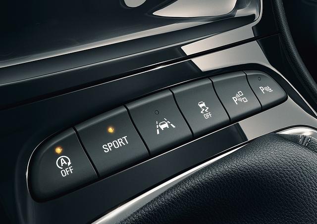 Beim Opel Astra 1.6 BiTurbo können verschiedene Fahrprogramme angewählt werden.