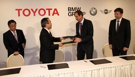 Toyota-Vize Takeshi Uchiyamada (links) und BMW-Entwicklungsvorstand Klaus Draeger