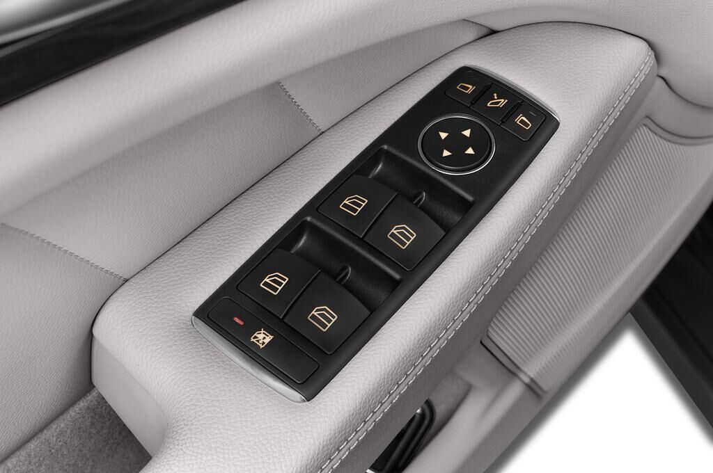 Mercedes CLS (Baujahr 2013) - 5 Türen Bedienungselemente Tür