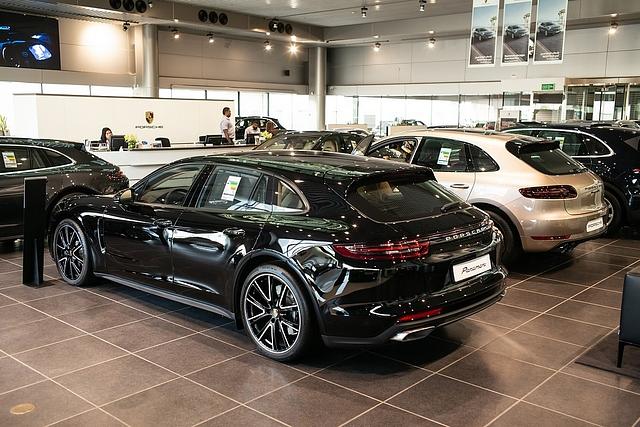 Der Porsche Händler gehört zur \"Behbehani Brother W.l.l.\"-Gruppe