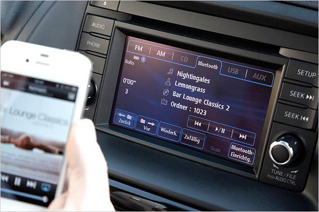 Das Audiosystem erlaubt per Bluetooth den Zugriff auf externe Musikplayer und Smartphones