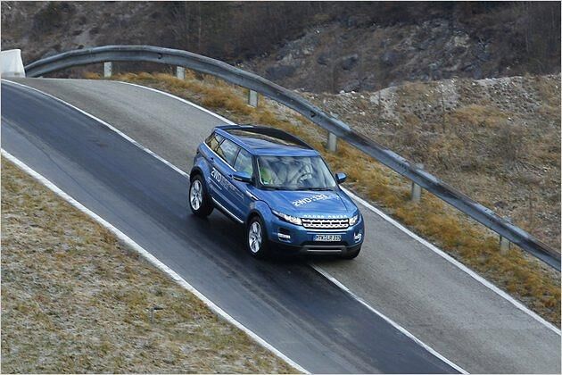 Abwärts muss man beim Evoque 2WD bremsen, der Allradler hat serienmäßig eine Hill Descent Control (HDC)