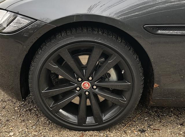 Jaguar XF 30d - auf 19-Zöllern unterwegs