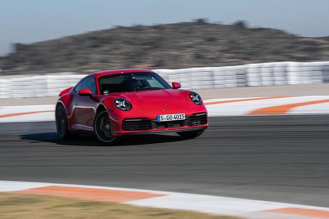 Der Carrera S erreicht nach 3,7 Sekunden Tempo 100 und schafft 308 km/h Spitze