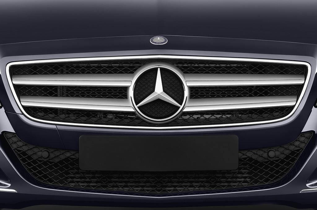 Mercedes CLS (Baujahr 2013) - 5 Türen Kühlergrill und Scheinwerfer