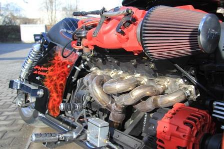 Motorrad mit 12-Zylindermotor