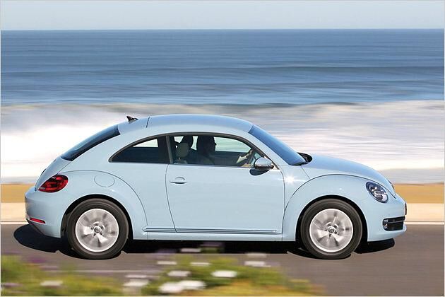 Im Gegensatz zum Vorgänger New Beetle fällt das Dach des Beetle deutlich niedriger aus