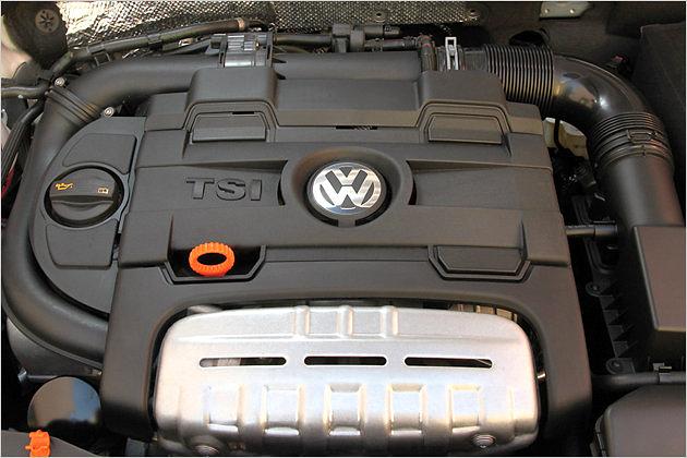 Unter der Haube des Beetle stecken alternativ zum Diesel beispielsweise TSI-Benziner mit 105 oder 160 PS