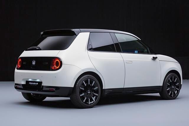 Trotz seiner leicht futuristischen Aura setzt Honda beim e auf ein klassisches Kompaktformat
