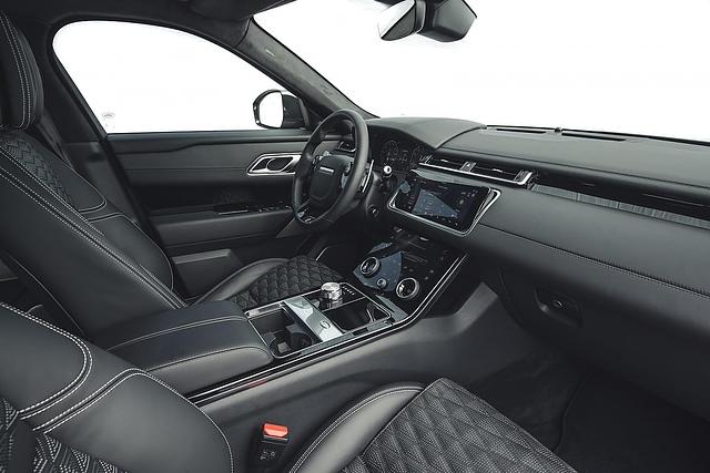 Das Cockpit im Range Rover Velar SV Autobiography funktioniert komplett digital