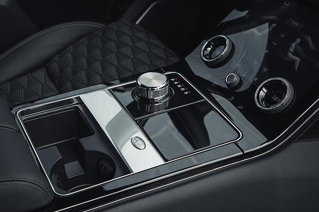 Range Rover Velar SV Autobiography