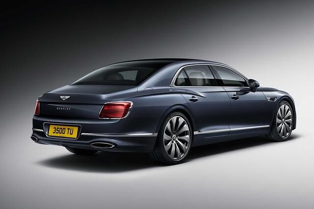 An mehreren Stellen seines Blechkleids zitiert der neue Flying Spur den Bentley S1 Continental aus den 1950er-Jahren