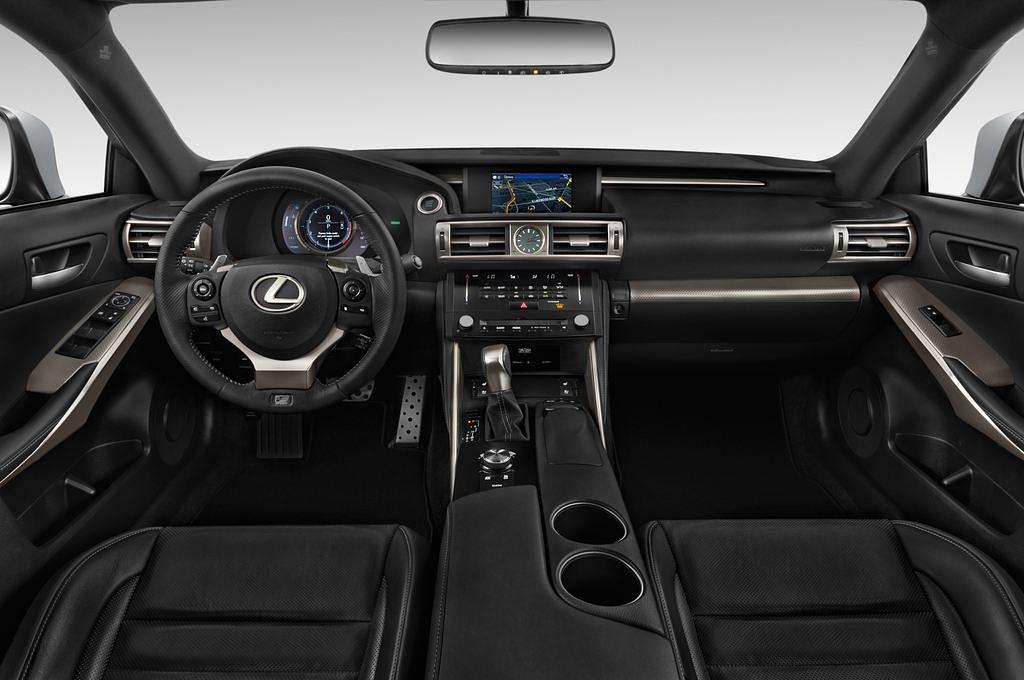 Lexus IS (Baujahr 2016) - 4 Türen Cockpit und Innenraum